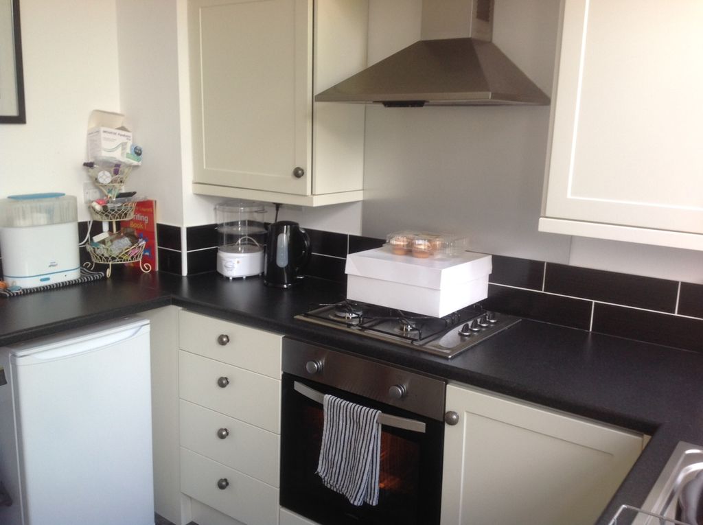 Property photo 3 of 9 Kitchen