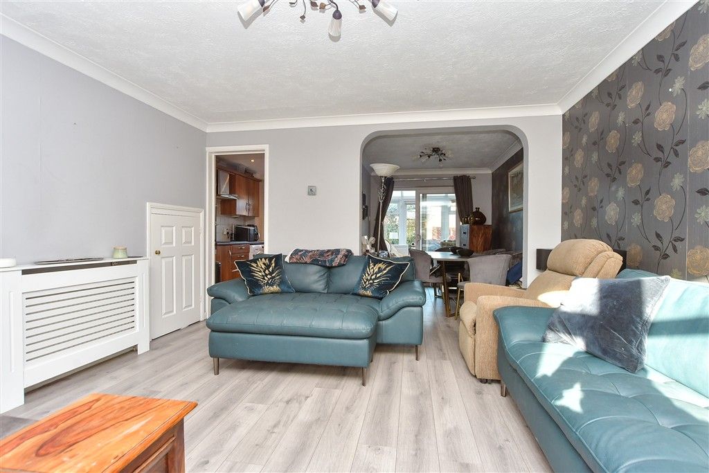 Property photo 3 of 12 Lounge