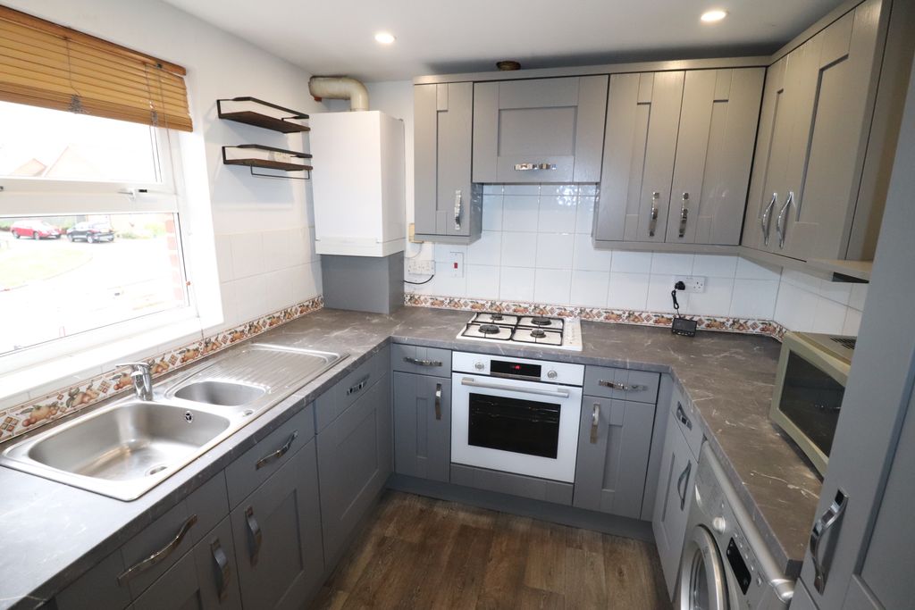 Property photo 2 of 7 Kitchen