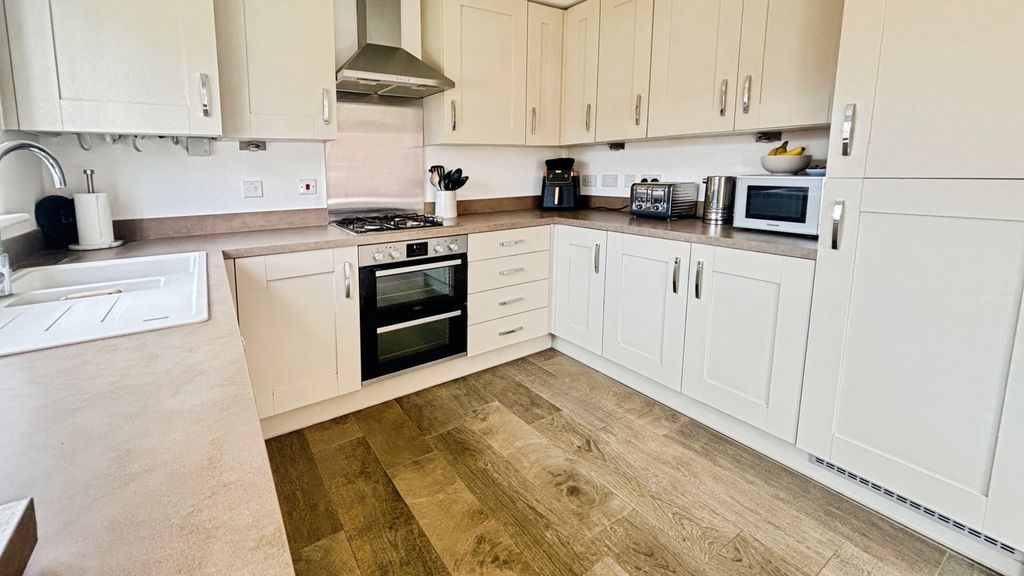 Property photo 3 of 19 Kitchen Diner