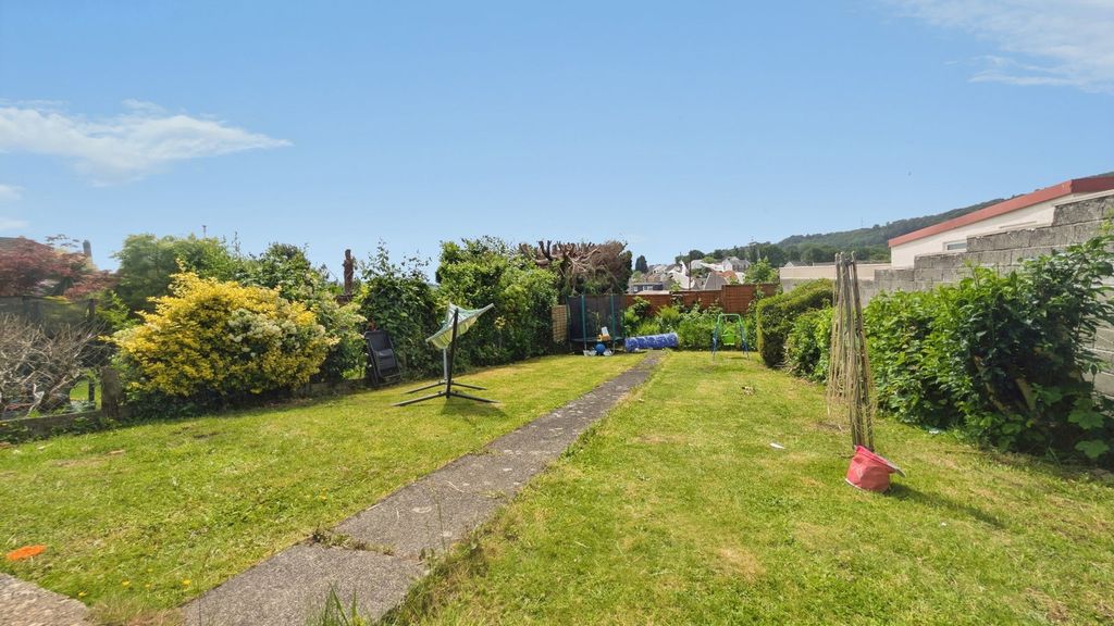 Property photo 3 of 18