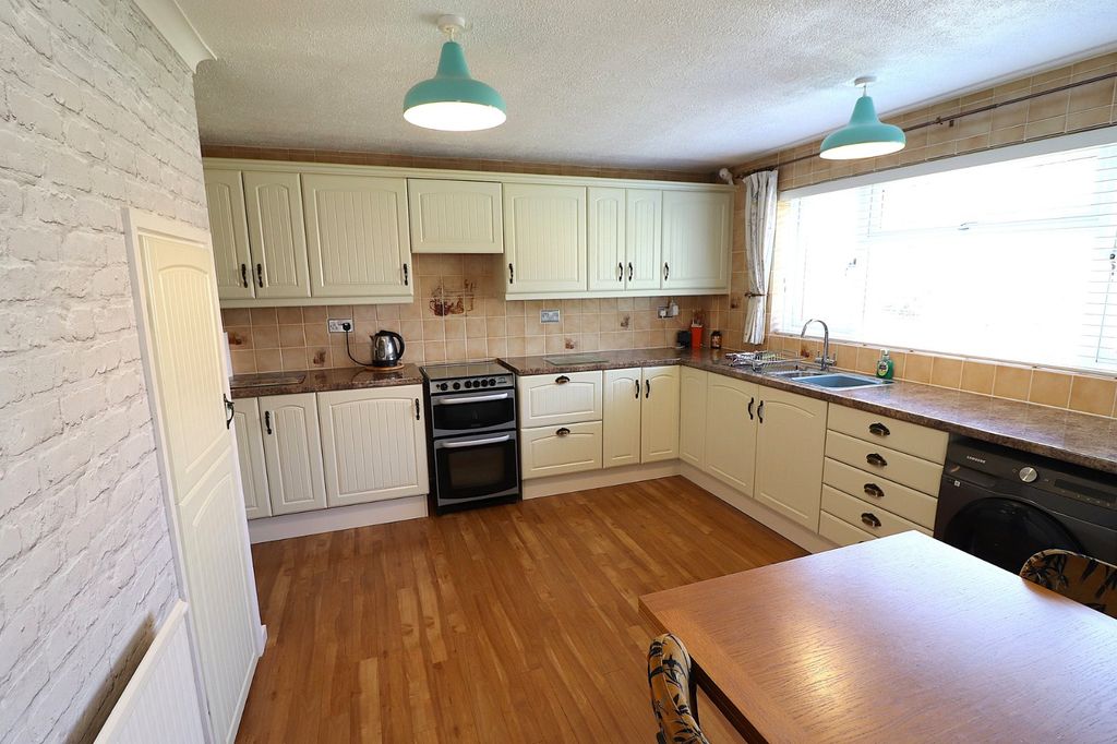 Property photo 2 of 19 Picture No. 16