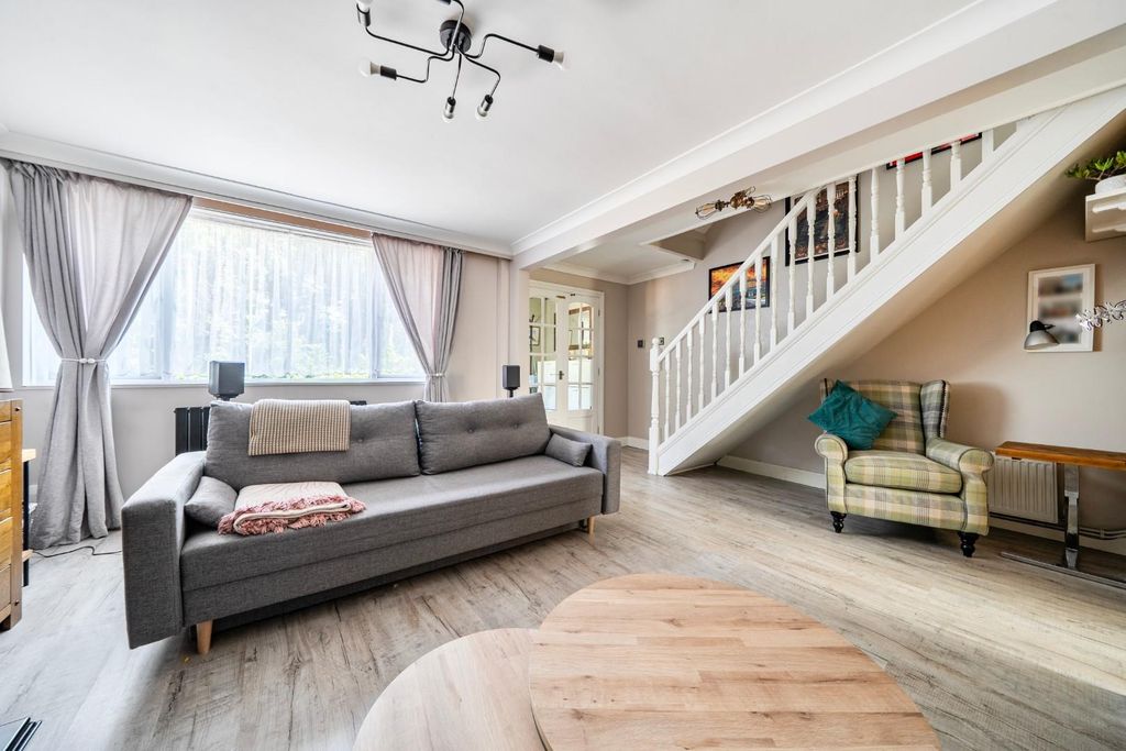 Property photo 3 of 14 1484131-16-6A3d1d139906E.Jpg