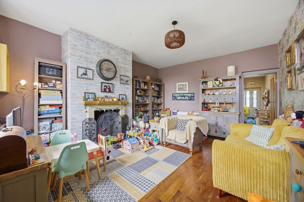 Property photo 2 of 14