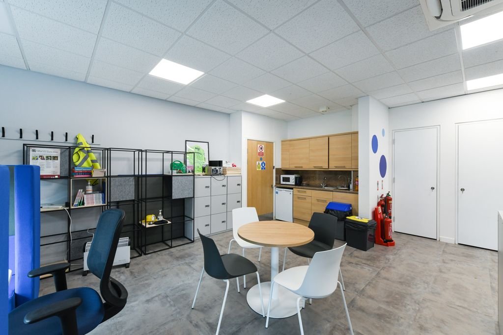 Property photo 3 of 12 Photo 24