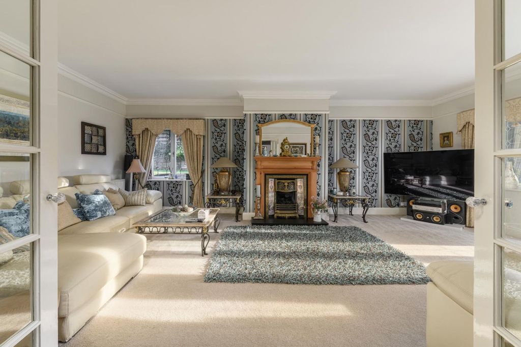 Property photo 2 of 30