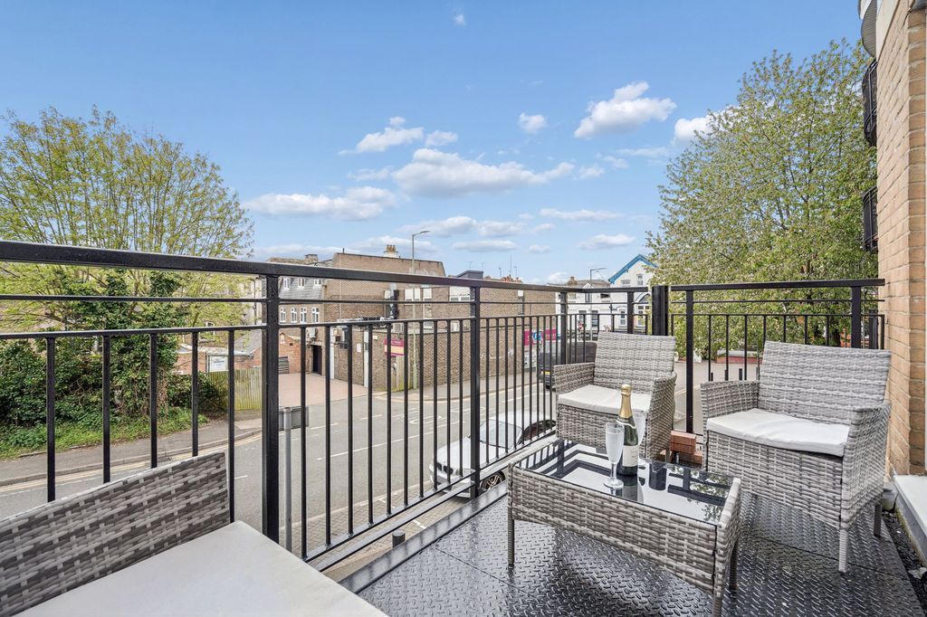 Property photo 2 of 17 Balcony (2)