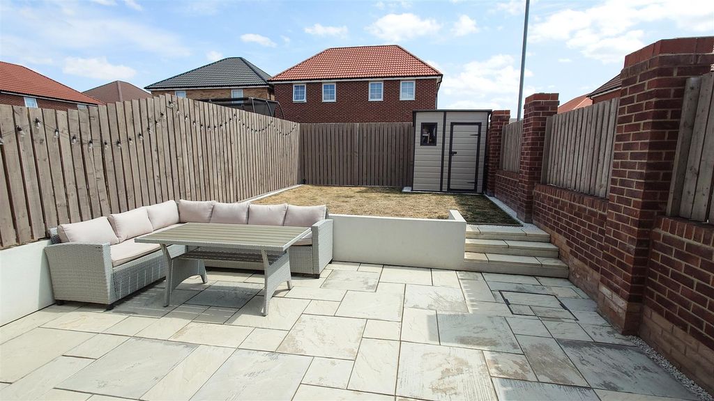 Property photo 1 of 17 Rear Garden
