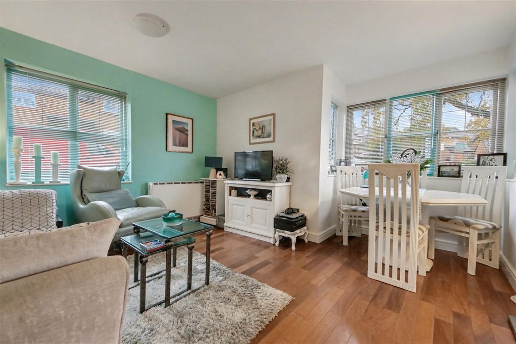 Property photo 2 of 8 Lounge Diner.Jpg