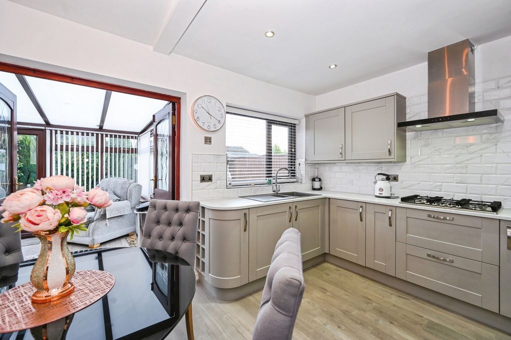 Property photo 3 of 26 Kitchen/Diner