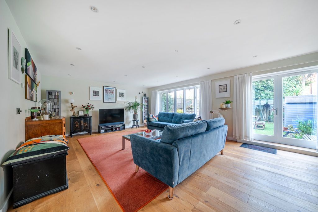 Property photo 2 of 17