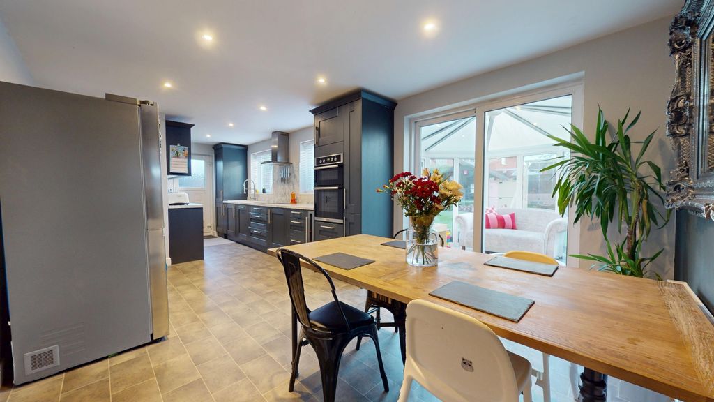 Property photo 2 of 25 4725124