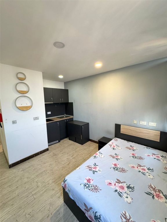 Property photo 1 of 10 Picture No. 02