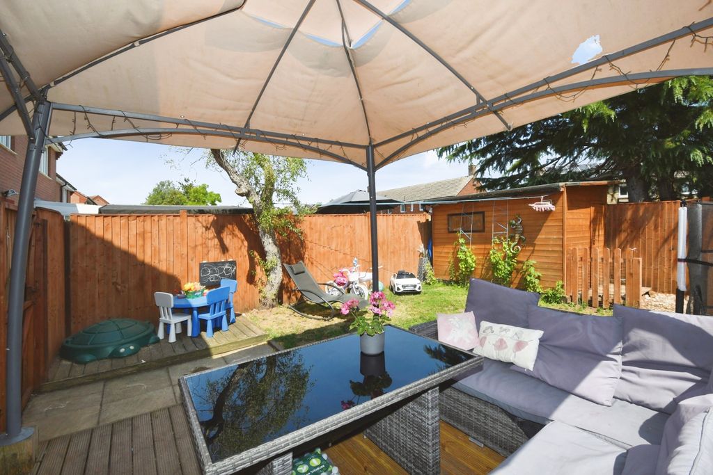 Property photo 2 of 25