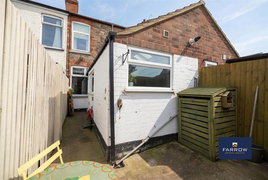 Additional image 25 of 2 bed terraced house for saleBark Street, Cleethorpes DN35