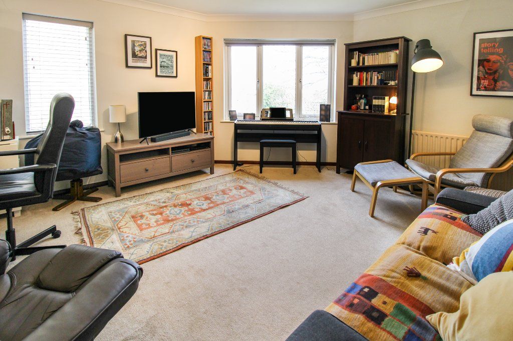 Property photo 2 of 12 Lounge