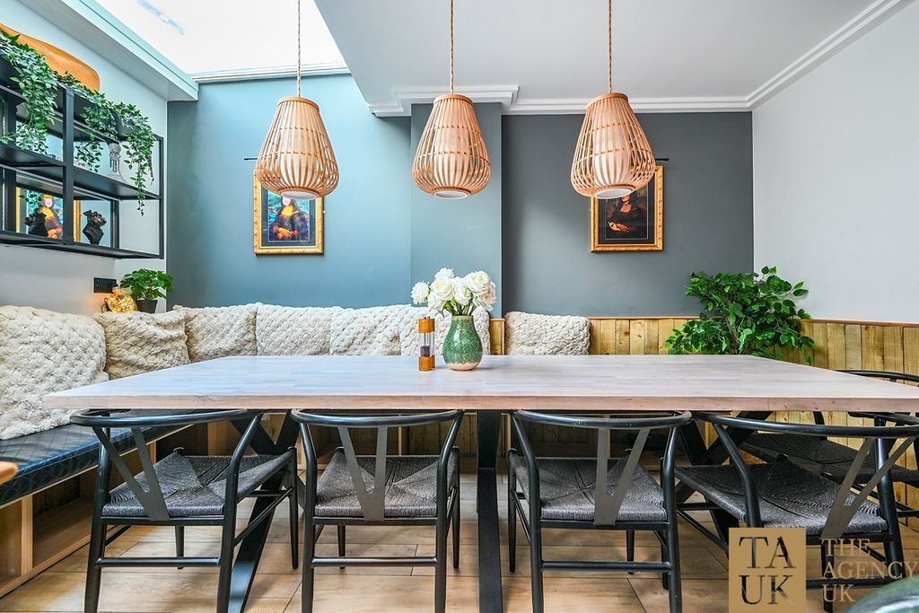 Property photo 1 of 33