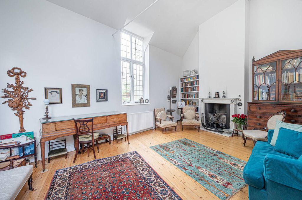 Property photo 2 of 12