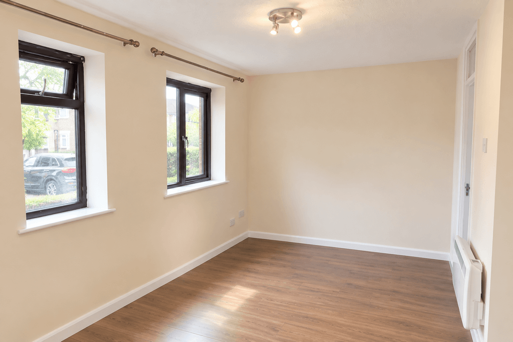 Property photo 1 of 3 1 Bed Semi-Detached To Rent Badgers Close, Hayes Ub3 1Lq