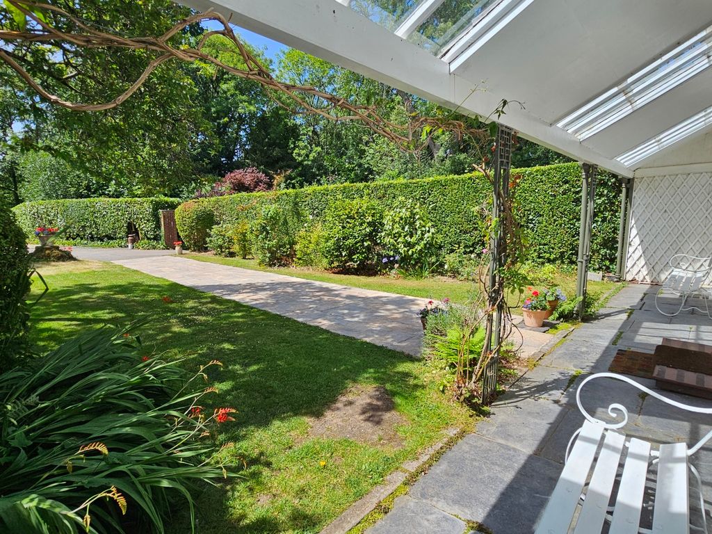 Property photo 3 of 35 Tiverton, Seddons
