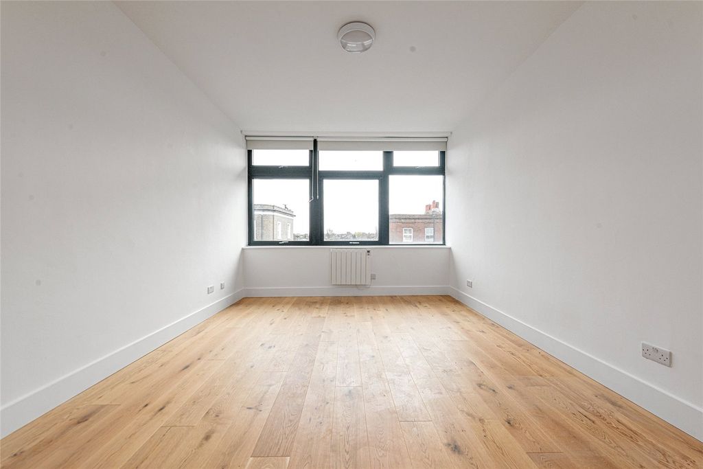 Property photo 3 of 6 Picture No. 23