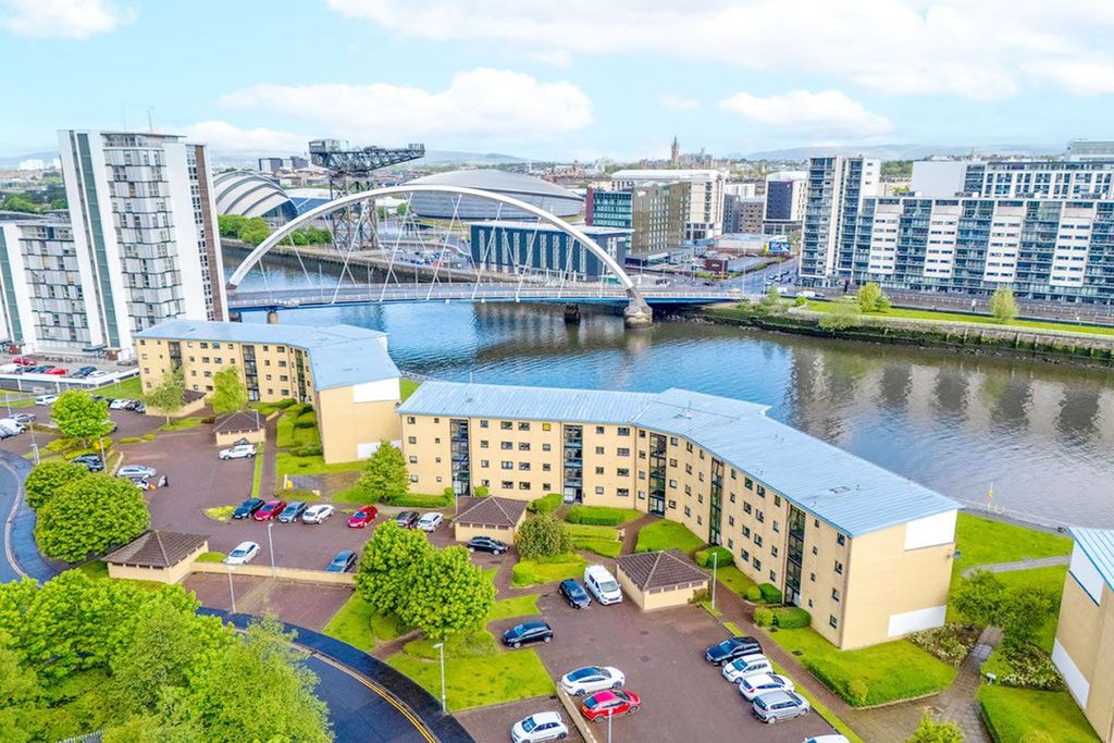 Property photo 1 of 2