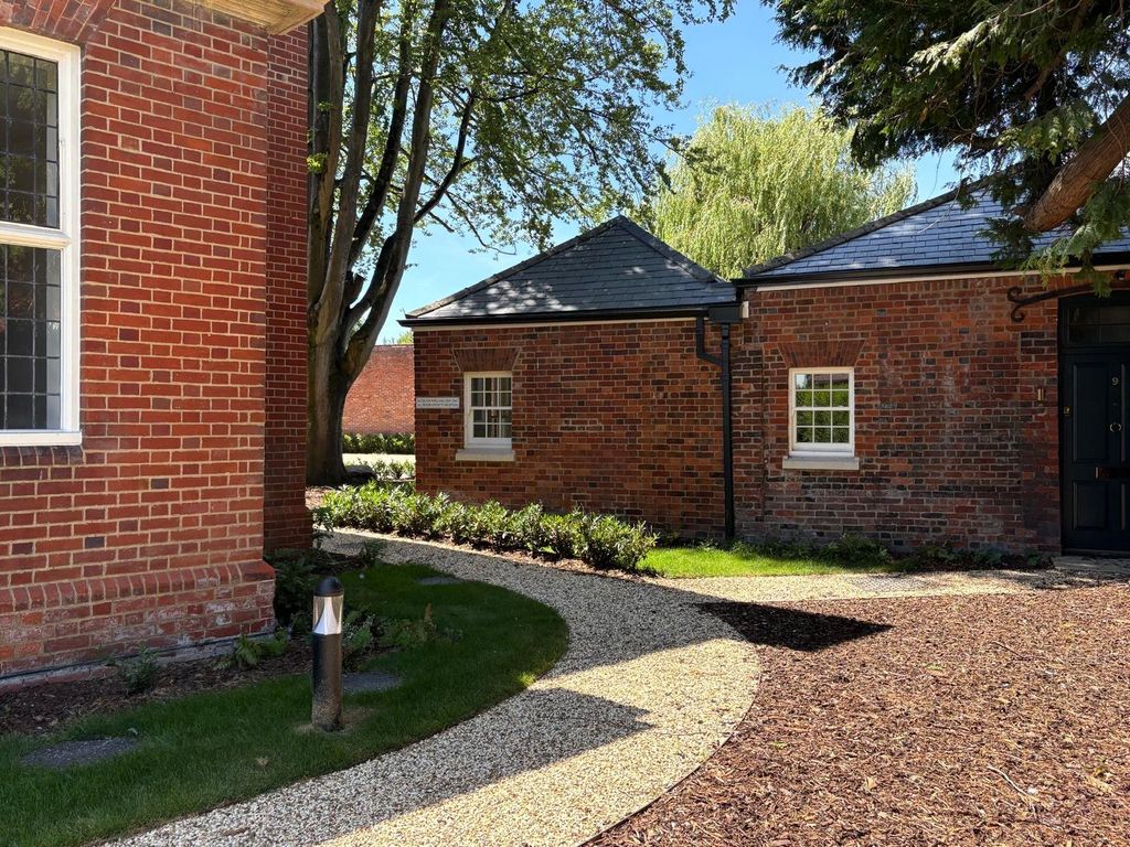 2 bed bungalow for saleSt Peters Mews, The Parade, Marlborough, Wiltshire SN8