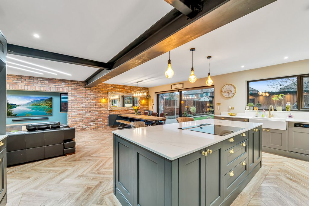 Property photo 2 of 21