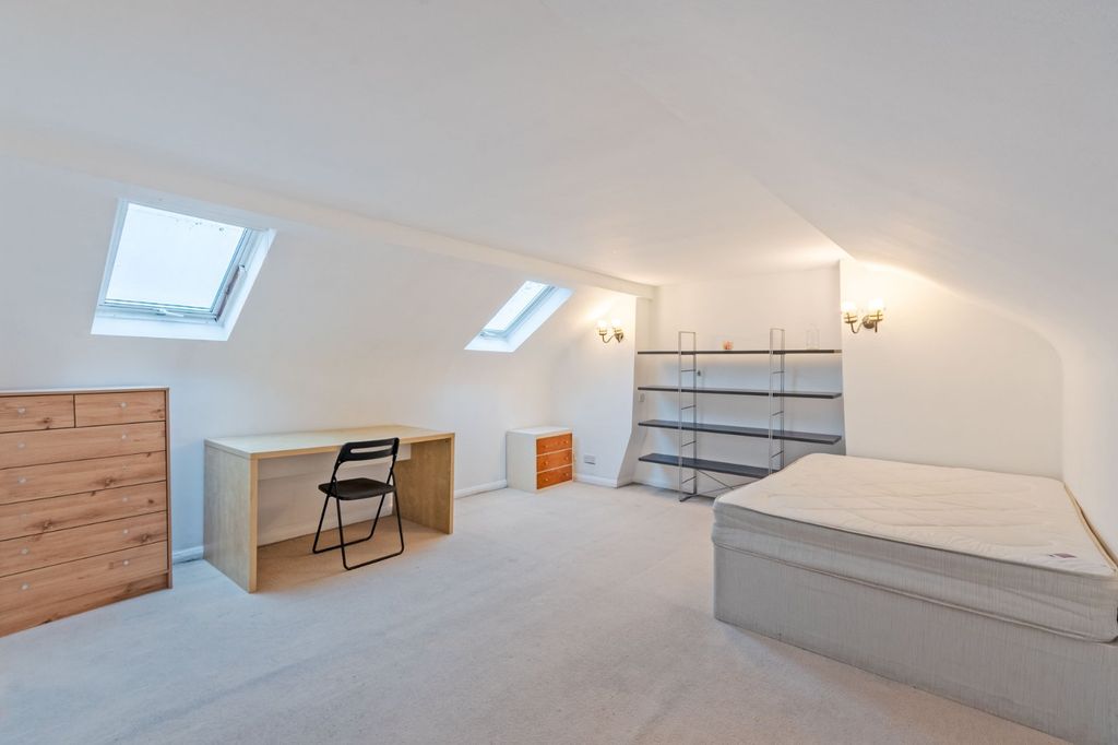 Property photo 3 of 18 Picture No. 12