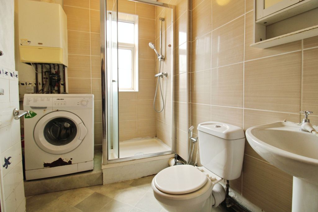 Property photo 3 of 9 Bathroom