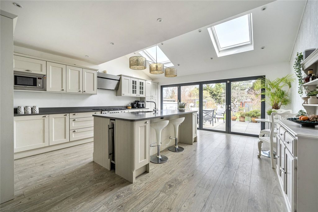 Property photo 2 of 24 Picture No. 27