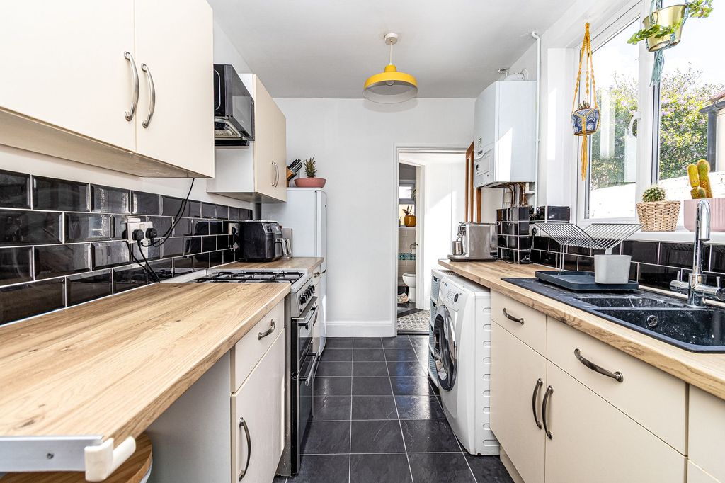 Property photo 3 of 16 Kitchen