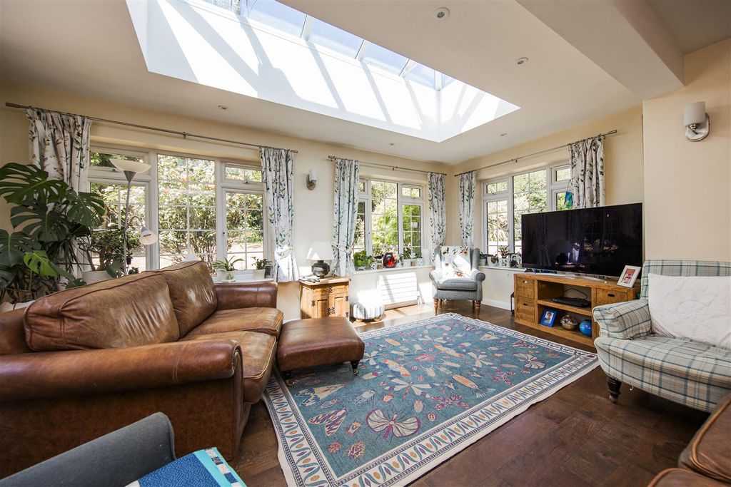 Property photo 2 of 36 Sitting Room
