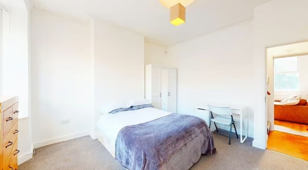 Property photo 3 of 9 A Cozy Double Bedroom Featuring Ample Natural Ligh...