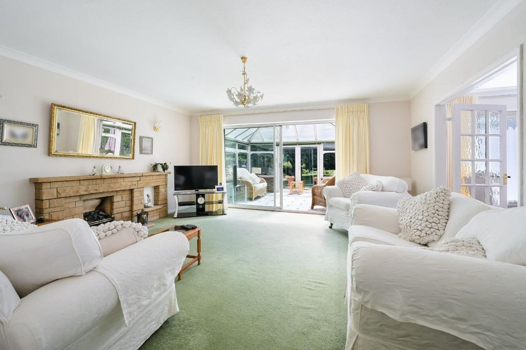 Property photo 3 of 24 Woodmansterne Lane