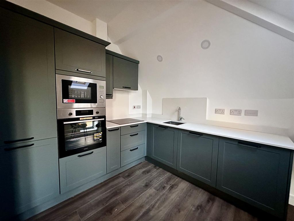 Property photo 2 of 4 Kitchen/Lounge