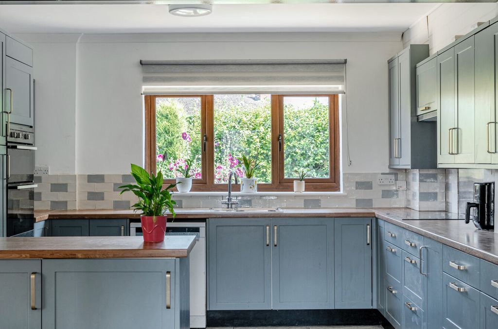 Property photo 3 of 30 Kitchen