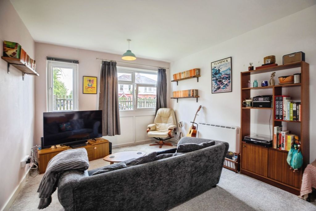 Property photo 2 of 17