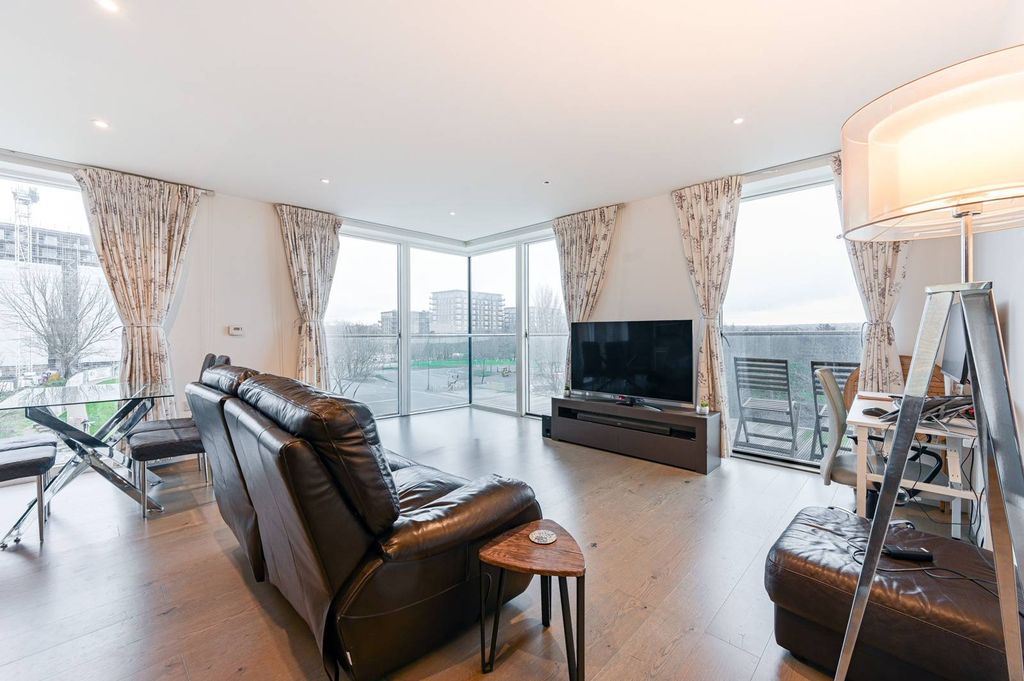 Property photo 2 of 19