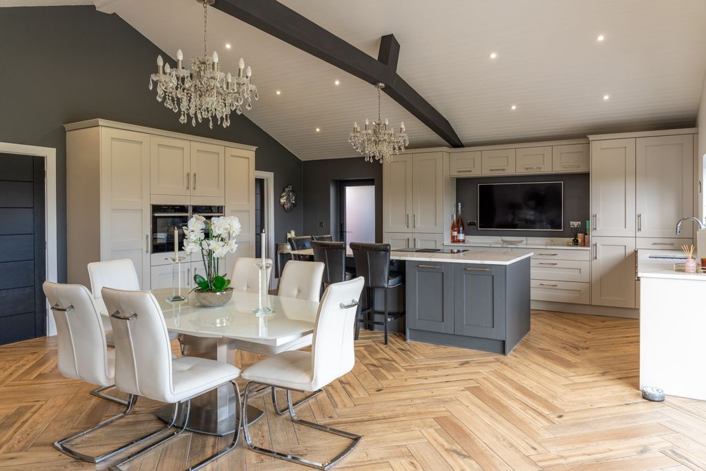 Property photo 2 of 33 White House-18