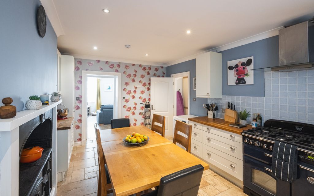 Additional image 8 of 2 bed flat for saleLe Mont Pinel, St. Helier, Jersey JE2