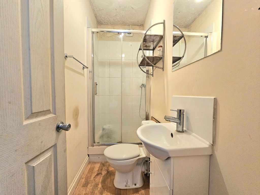Property photo 2 of 4 Ensuite