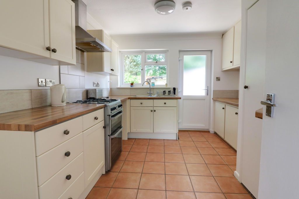 Property photo 2 of 19 Kitchen