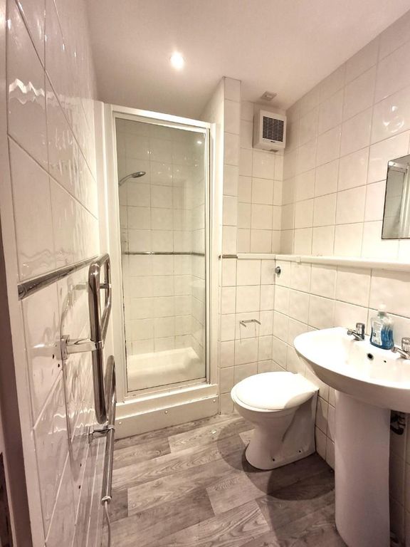 Property photo 3 of 6 71 Shower.Jpg