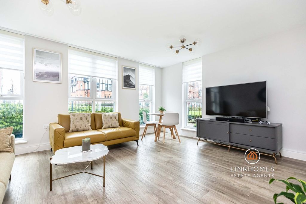 Property photo 3 of 32