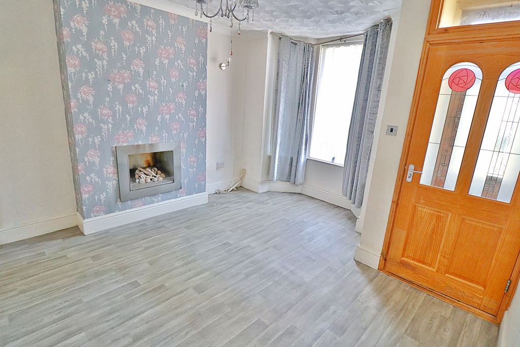 Property photo 2 of 8