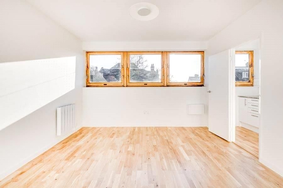 Property photo 1 of 8 3