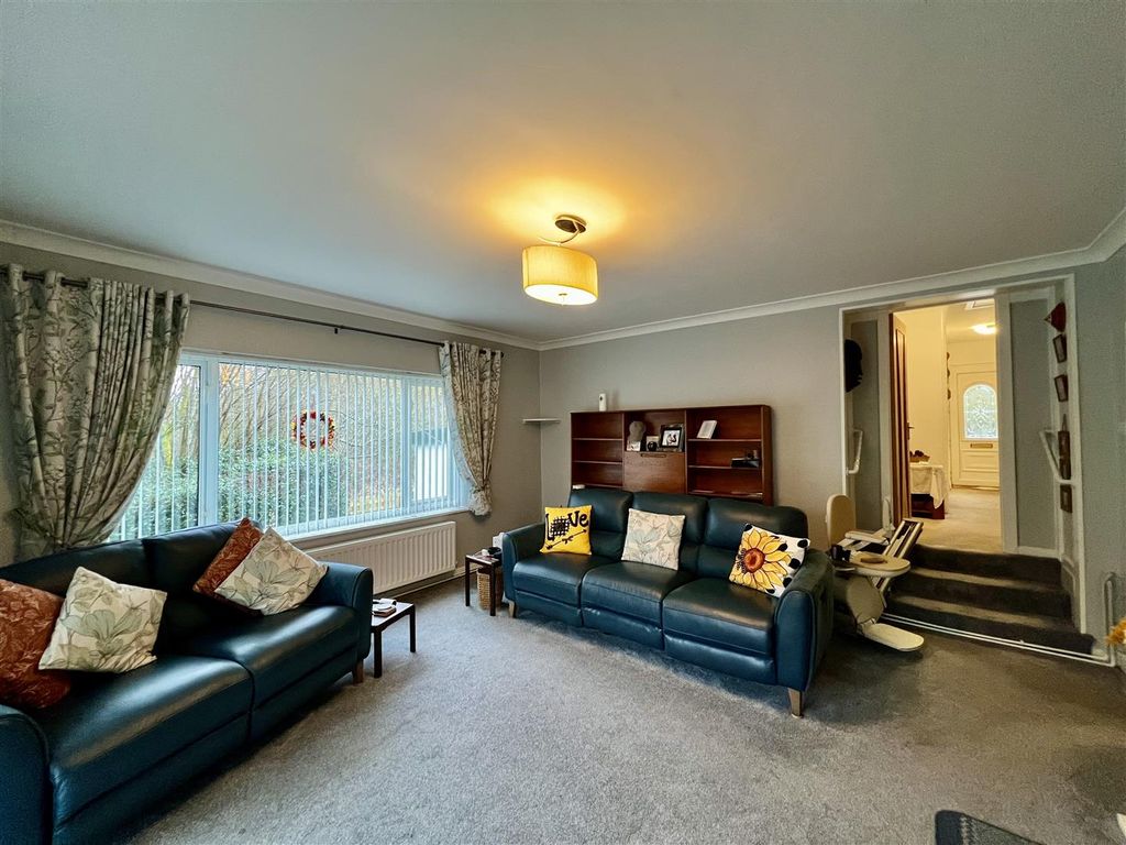 Property photo 2 of 20 Lounge