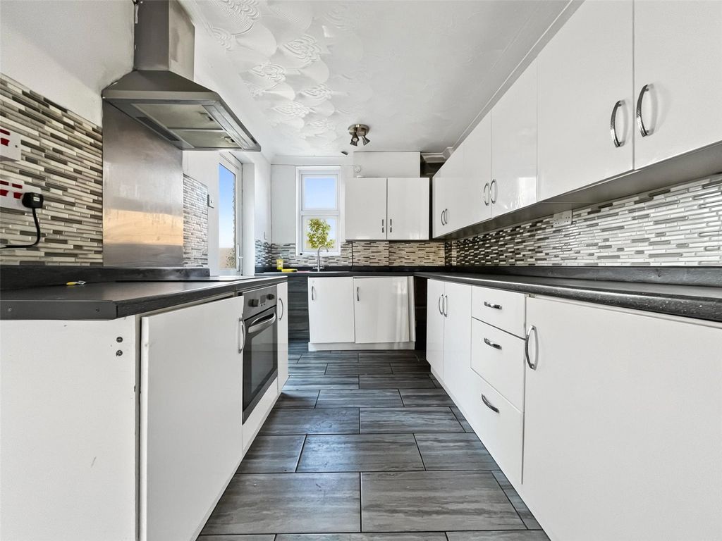 Property photo 3 of 15 Kitchen