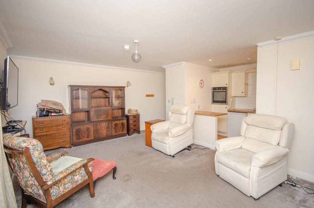 Property photo 2 of 16 Lounge.Jpg
